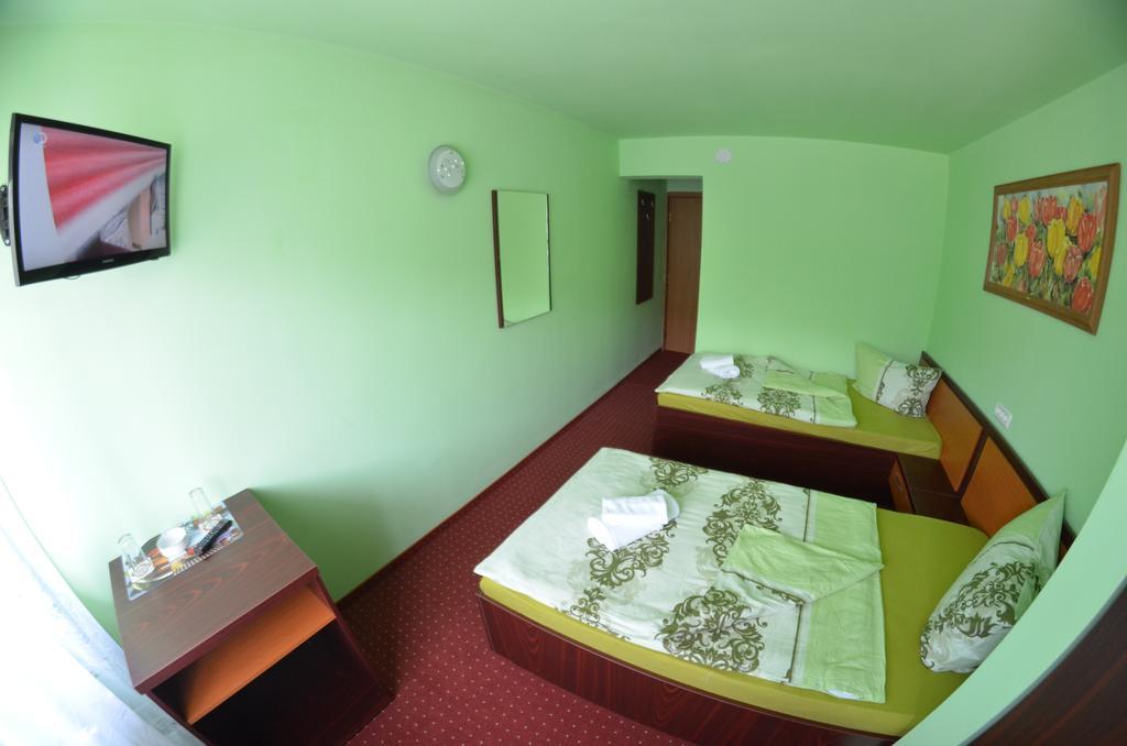 Hotel Le Baron Τιμισοάρα Δωμάτιο φωτογραφία