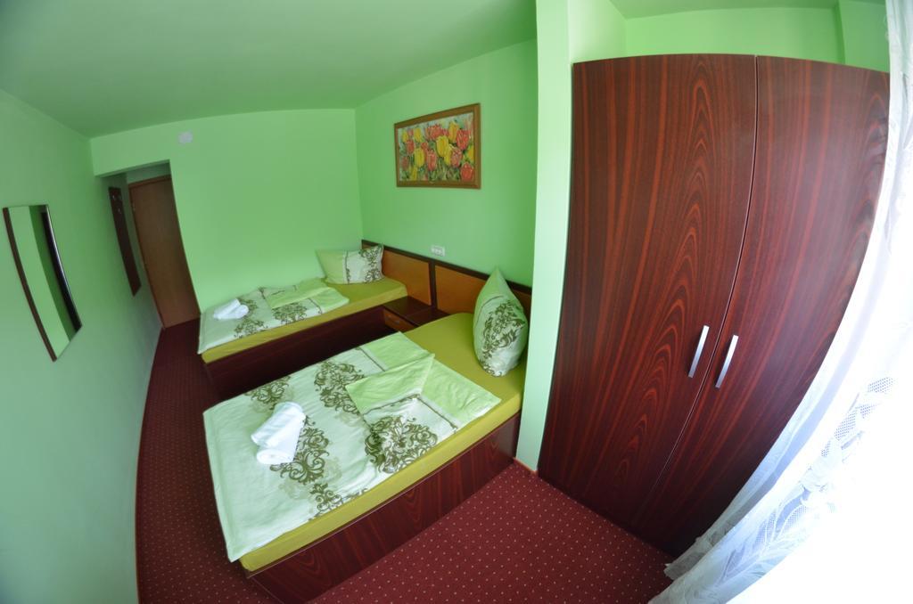 Hotel Le Baron Τιμισοάρα Δωμάτιο φωτογραφία