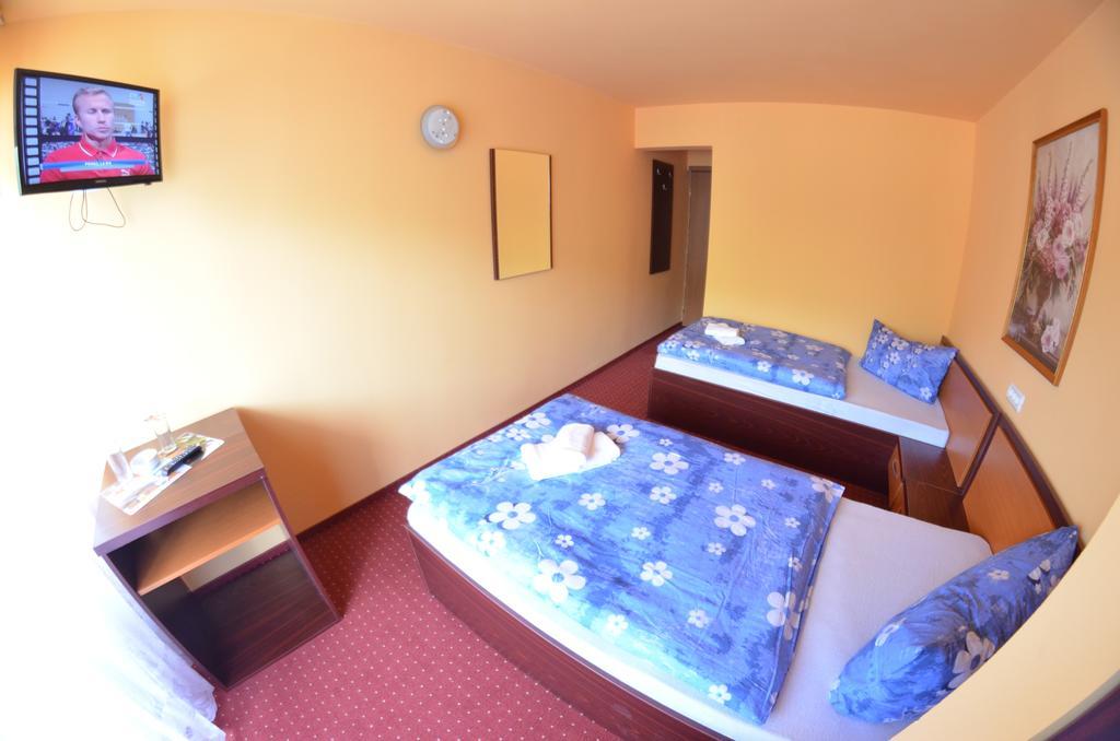 Hotel Le Baron Τιμισοάρα Δωμάτιο φωτογραφία