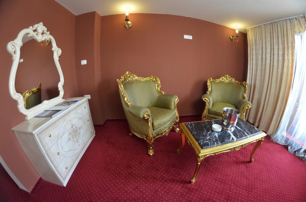 Hotel Le Baron Τιμισοάρα Δωμάτιο φωτογραφία