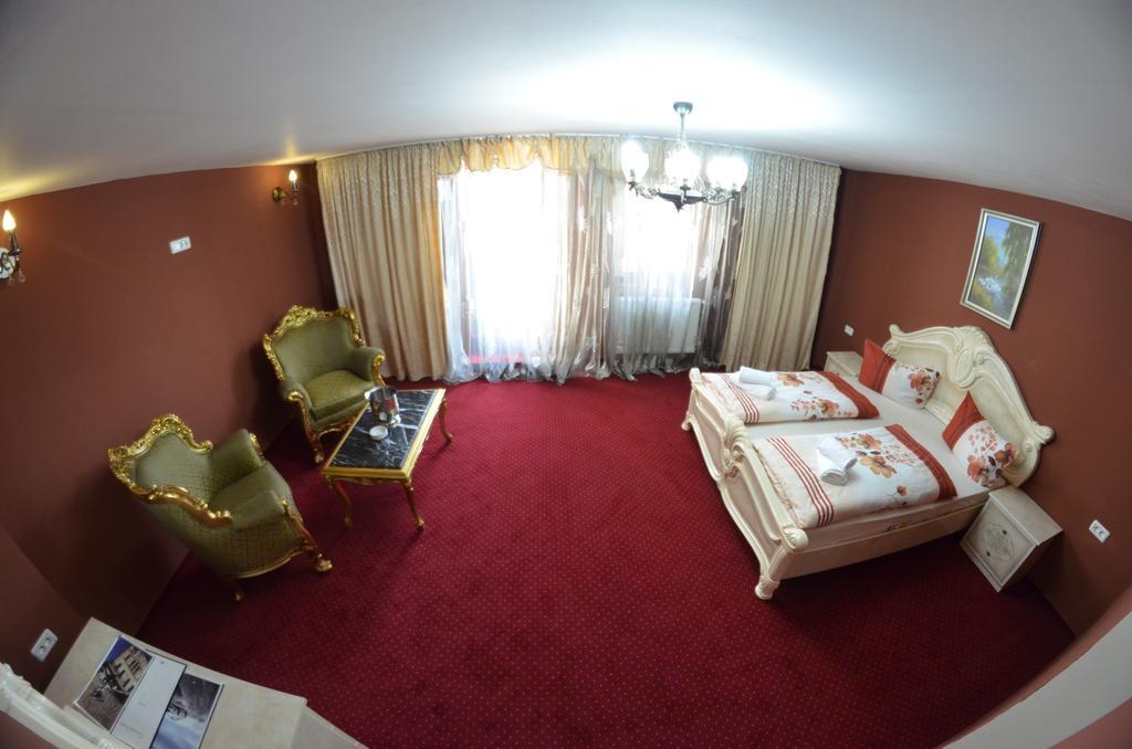 Hotel Le Baron Τιμισοάρα Δωμάτιο φωτογραφία