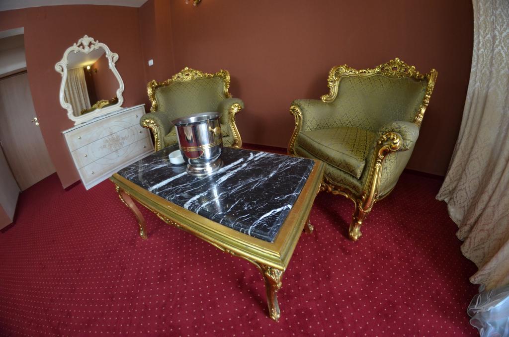 Hotel Le Baron Τιμισοάρα Δωμάτιο φωτογραφία