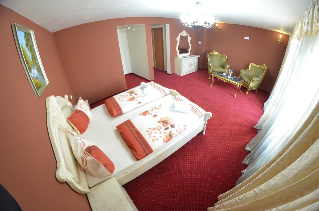 Hotel Le Baron Τιμισοάρα Δωμάτιο φωτογραφία